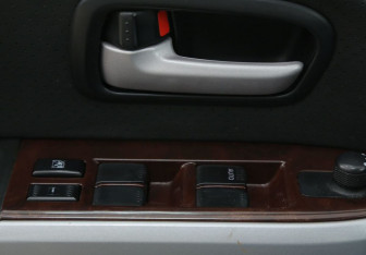 Подержанный автомобиль Suzuki Grand Vitara 2006 года (17 фото)