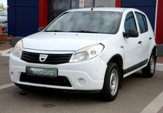 Подержанный автомобиль Dacia Sandero 2009 года (6 фото)