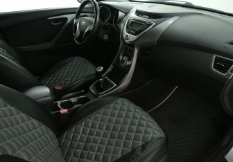 Подержанный автомобиль Hyundai Elantra Sedan 2012 года (9 фото)