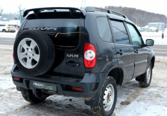 Подержанный автомобиль Chevrolet Niva 2012 года (6 фото)