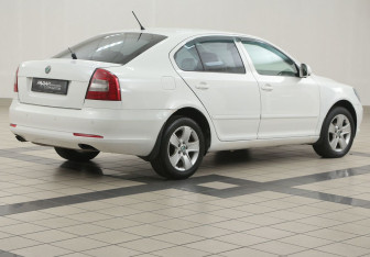Подержанный автомобиль Skoda Octavia Liftback 2011 года (4 фото)