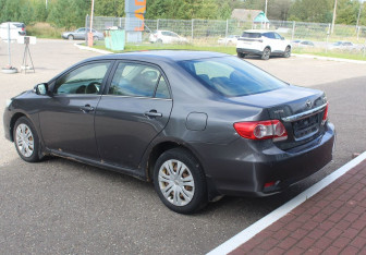 Подержанный автомобиль Toyota Corolla Sedan 2012 года (5 фото)