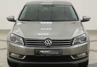 Подержанный автомобиль Volkswagen Passat Sedan 2012 года (6 фото)