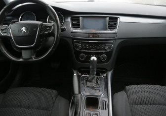 Подержанный автомобиль Peugeot 508 Sedan 2012 года (12 фото)