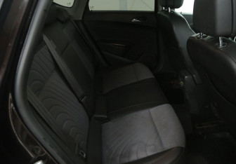 Подержанный автомобиль Opel Astra Sedan 2014 года (11 фото)
