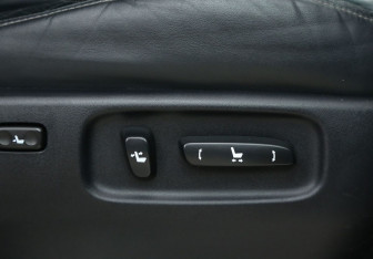 Подержанный автомобиль Lexus LX 2012 года (11 фото)