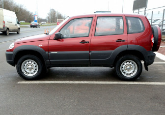 Подержанный автомобиль Chevrolet Niva 2012 года (8 фото)