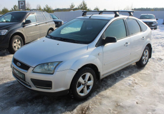 Подержанный автомобиль Ford Focus Hatchback 2005 года (3 фото)