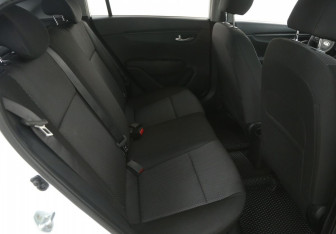 Подержанный автомобиль Kia Rio Hatchback 2021 года (15 фото)