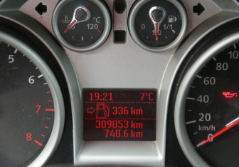 Подержанный автомобиль Ford Focus Sedan 2011 года (19 фото)
