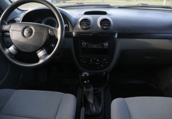 Подержанный автомобиль Chevrolet Lacetti Hatchback 2011 года (12 фото)