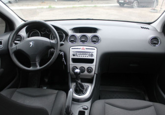 Подержанный автомобиль Peugeot 308 Wagon 2008 года (13 фото)