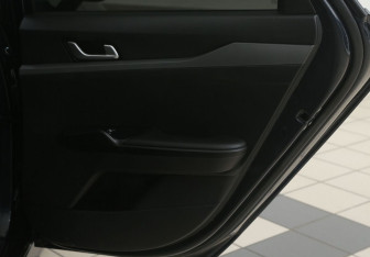 Подержанный автомобиль Kia K5 2020 года (19 фото)