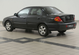 Подержанный автомобиль Kia Spectra Sedan 2006 года (2 фото)