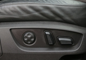 Подержанный автомобиль Audi Q7 2005 года (11 фото)