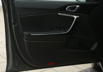 Подержанный автомобиль Kia Ceed Hatchback 2019 года (15 фото)