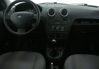 Подержанный автомобиль Ford Fusion 2008 года (12 фото)