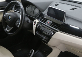 Подержанный автомобиль BMW X1 2020 года (6 фото)