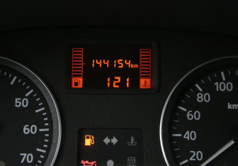 Подержанный автомобиль Renault Sandero 2011 года (17 фото)