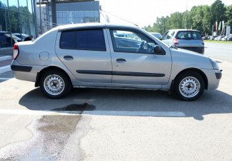 Подержанный автомобиль Renault Symbol 2004 года (7 фото)
