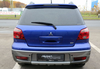 Подержанный автомобиль Mitsubishi Outlander 2007 года (5 фото)