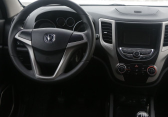 Подержанный автомобиль Changan CS35 2014 года (14 фото)