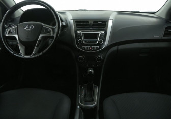Подержанный автомобиль Hyundai Solaris Sedan 2014 года (12 фото)