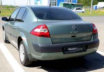 Подержанный автомобиль Renault Megane Sedan 2005 года (4 фото)