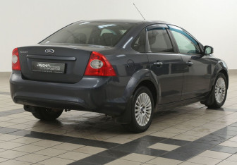 Подержанный автомобиль Ford Focus Hatchback 2010 года (4 фото)