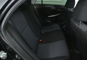 Подержанный автомобиль Toyota Corolla Sedan 2012 года (11 фото)