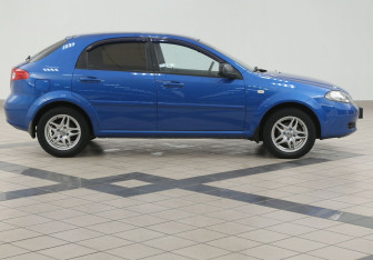 Подержанный автомобиль Chevrolet Lacetti Hatchback 2011 года (5 фото)