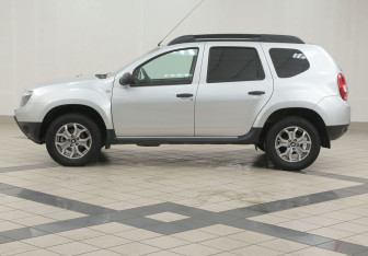 Подержанный автомобиль Renault Duster 2015 года (7 фото)