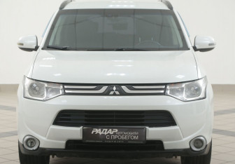 Подержанный автомобиль Mitsubishi Outlander 2012 года (6 фото)