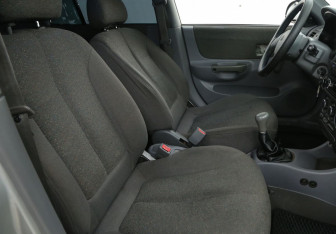 Подержанный автомобиль Hyundai Accent Sedan 2004 года (10 фото)