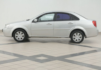 Подержанный автомобиль Chevrolet Lacetti Sedan 2008 года (7 фото)