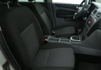 Подержанный автомобиль Ford Focus Sedan 2011 года (10 фото)