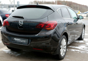 Подержанный автомобиль Opel Astra Hatchback 2011 года (6 фото)