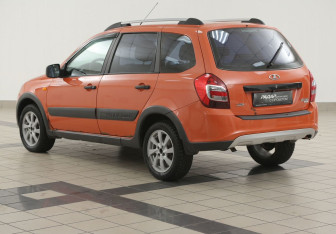 Подержанный автомобиль LADA (ВАЗ) Kalina Wagon 2015 года (2 фото)