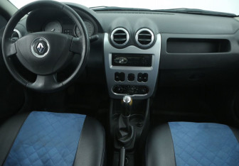 Подержанный автомобиль Renault Logan Sedan 2013 года (12 фото)