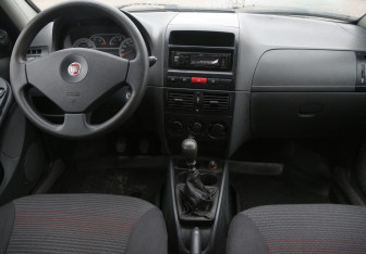 Подержанный автомобиль Fiat Albea 2010 года (12 фото)