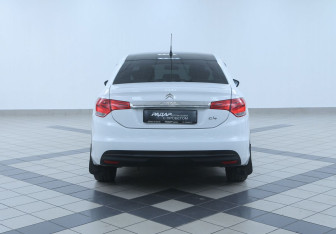 Подержанный автомобиль Citroen C4 Sedan 2014 года (3 фото)