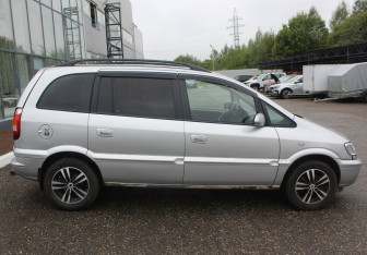 Подержанный автомобиль Opel Zafira Compactvan 2002 года (8 фото)
