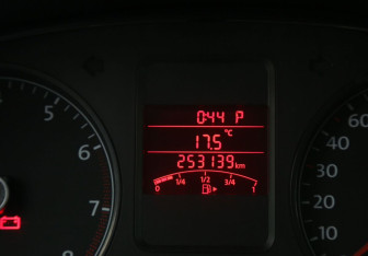 Подержанный автомобиль Volkswagen Polo Sedan 2012 года (19 фото)