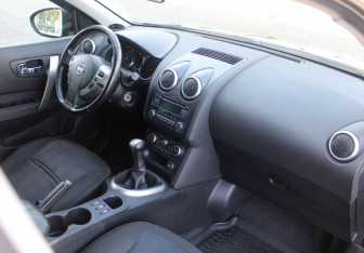 Подержанный автомобиль Nissan Qashqai 2012 года (10 фото)