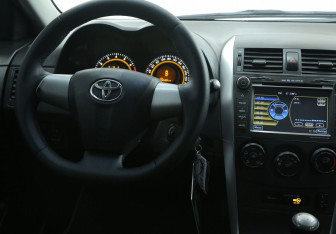Подержанный автомобиль Toyota Corolla Sedan 2011 года (14 фото)