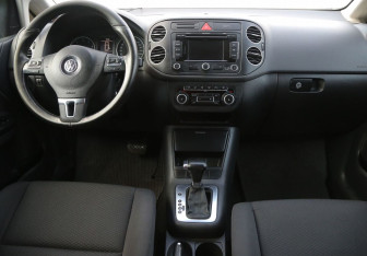 Подержанный автомобиль Volkswagen Golf Plus 2010 года (12 фото)