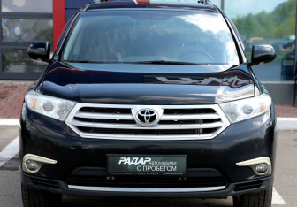 Подержанный автомобиль Toyota Highlander 2012 года (2 фото)