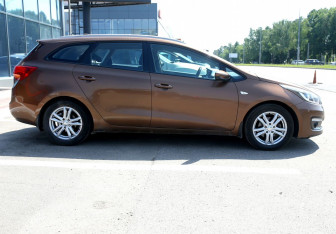 Подержанный автомобиль Kia Ceed Wagon 2017 года (7 фото)