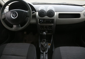 Подержанный автомобиль Renault Sandero 2010 года (12 фото)