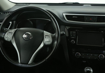 Подержанный автомобиль Nissan X-Trail 2015 года (14 фото)